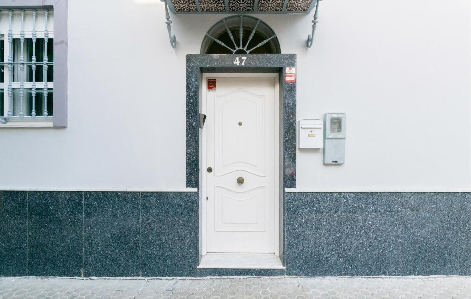 Cozy Apartment In Sevilla With Kitchen Bagian luar foto