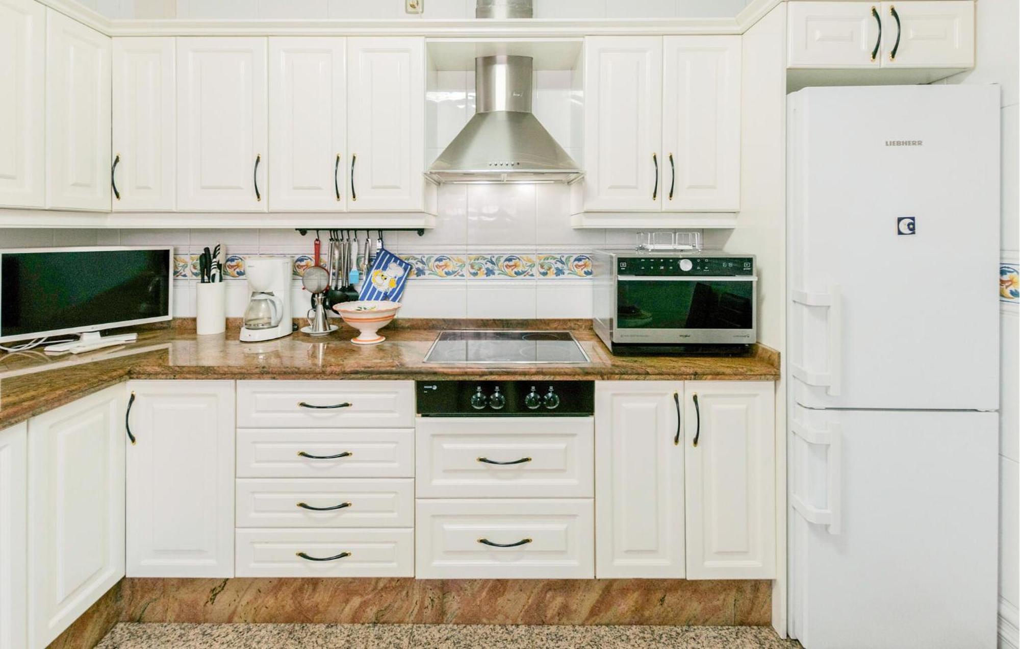 Cozy Apartment In Sevilla With Kitchen Bagian luar foto