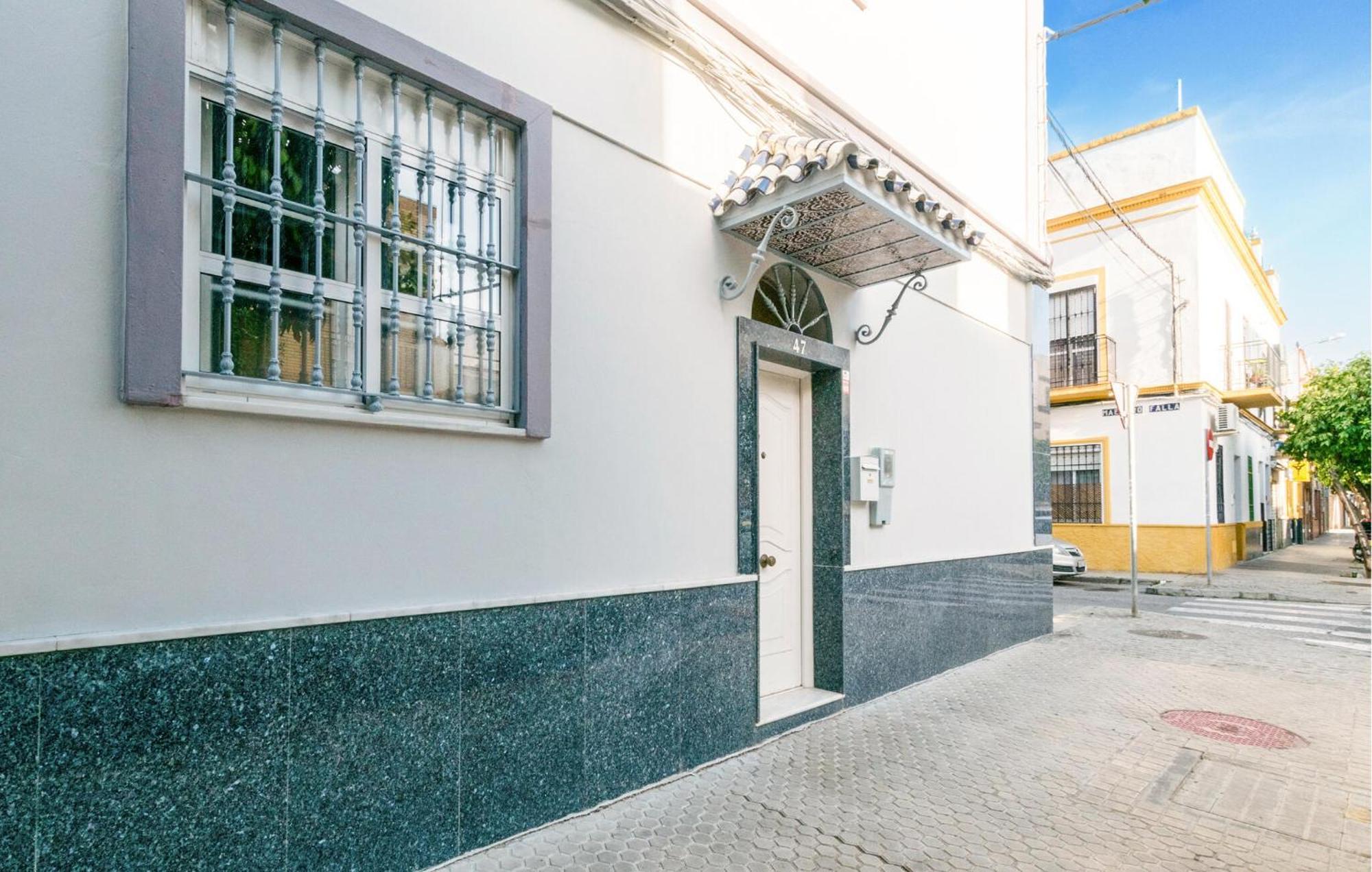 Cozy Apartment In Sevilla With Kitchen Bagian luar foto